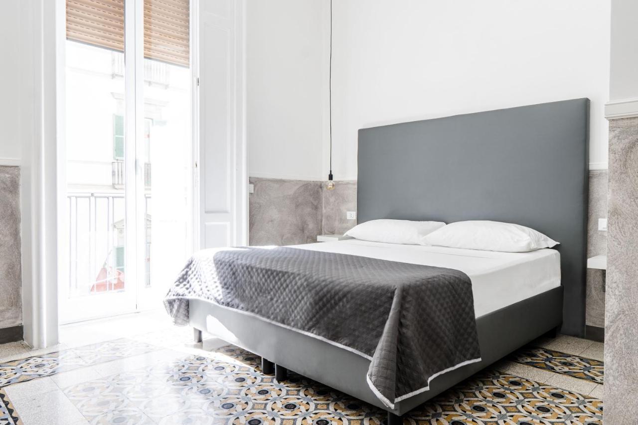 Toledostop Неаполь Экстерьер фото A bed