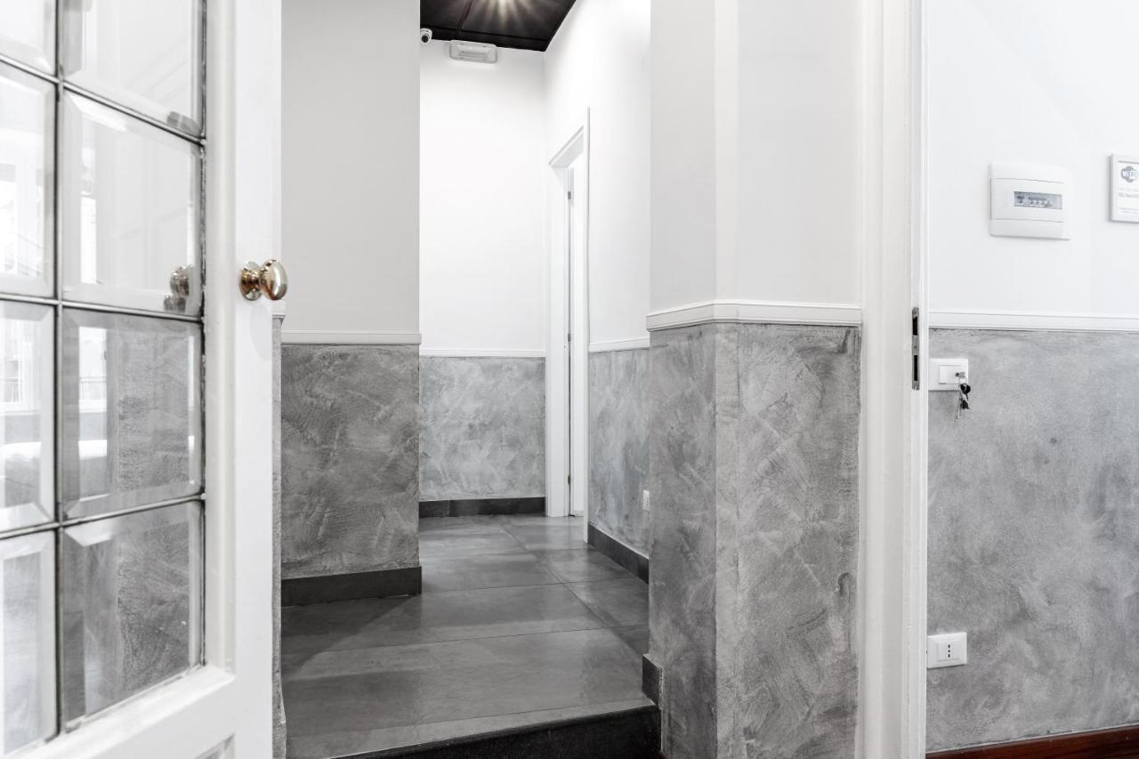 Toledostop Неаполь Экстерьер фото Marble staircase