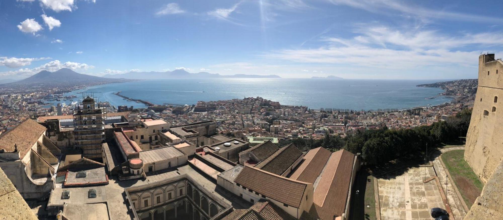 Toledostop Неаполь Экстерьер фото View of the city of Taormina