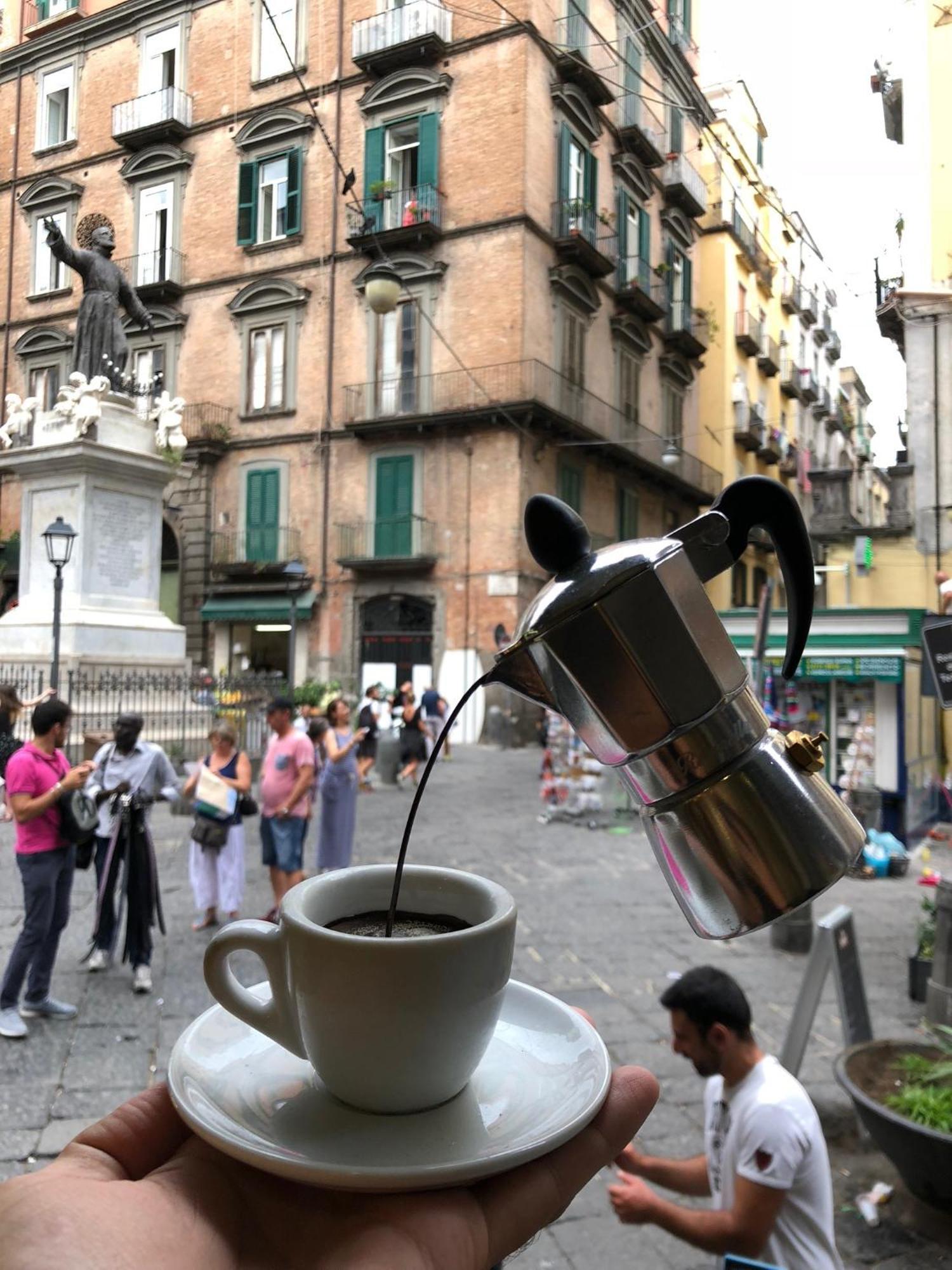 Toledostop Неаполь Экстерьер фото A coffee pot