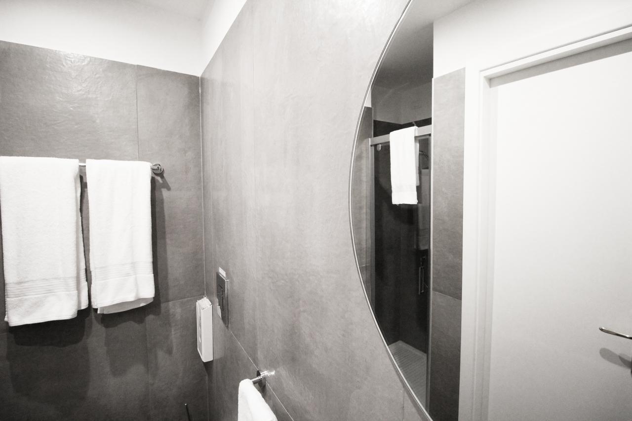 Toledostop Неаполь Экстерьер фото Bathroom with polished concrete