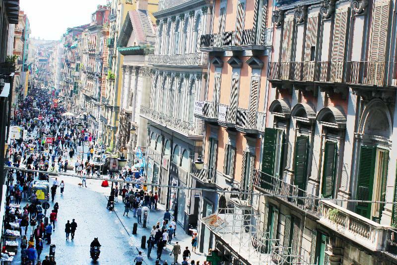 Toledostop Неаполь Экстерьер фото Via Roma